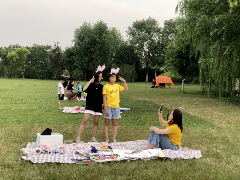 夏令營挑戰地攤經濟，覽眾房車不一樣的活動