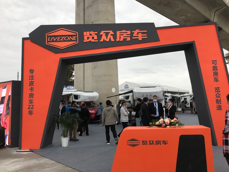 炮營集合，連看自由炮房車