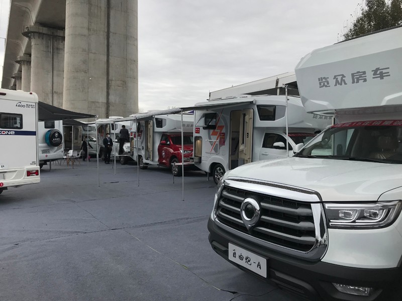 炮營集合，連看自由炮房車