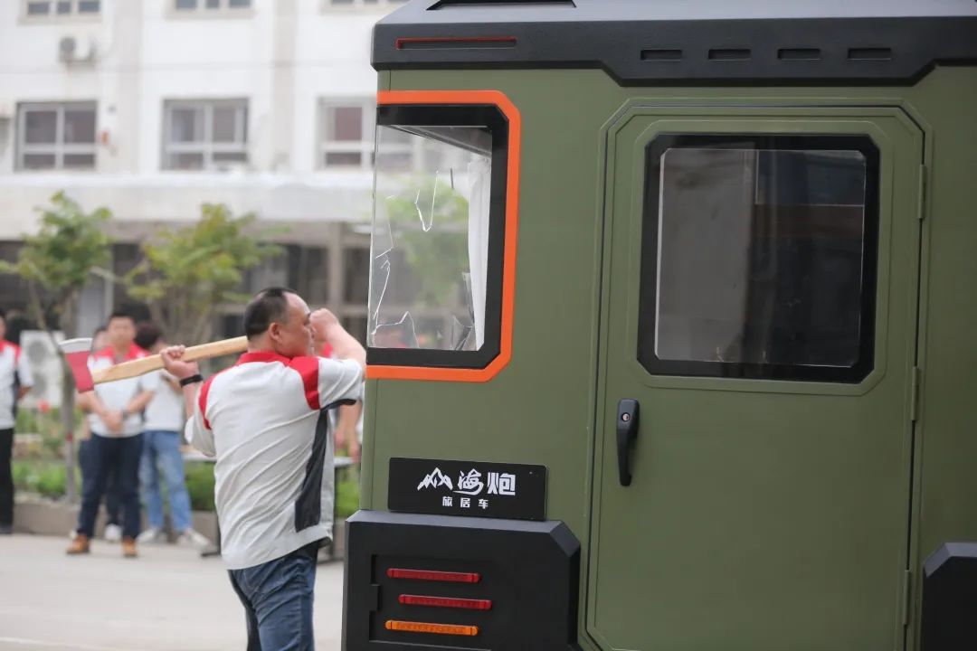 砸掉山海炮旅居車，覽眾房車究竟在搞什么？